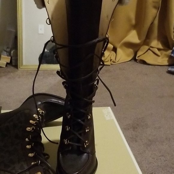 Michael kors boots - Picture 2 of 4